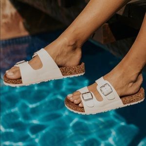 NWT White Buckle Slide Sandals! 🤩